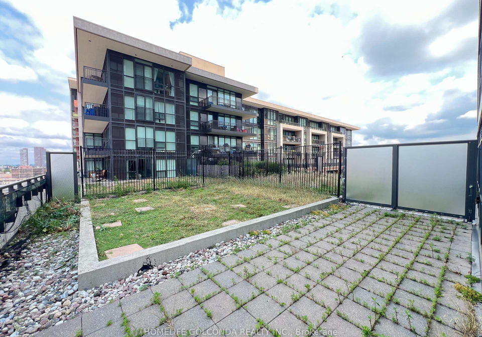 830-lawrence-avenue-w-toronto-north-york-ontario-w13622086