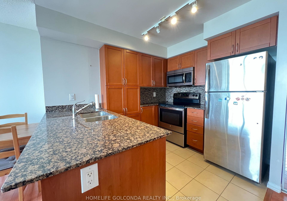 830-lawrence-avenue-w-toronto-north-york-ontario-w13622086