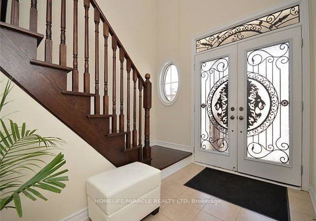 19-lisson-crescent-brampton-ontario-w13622206