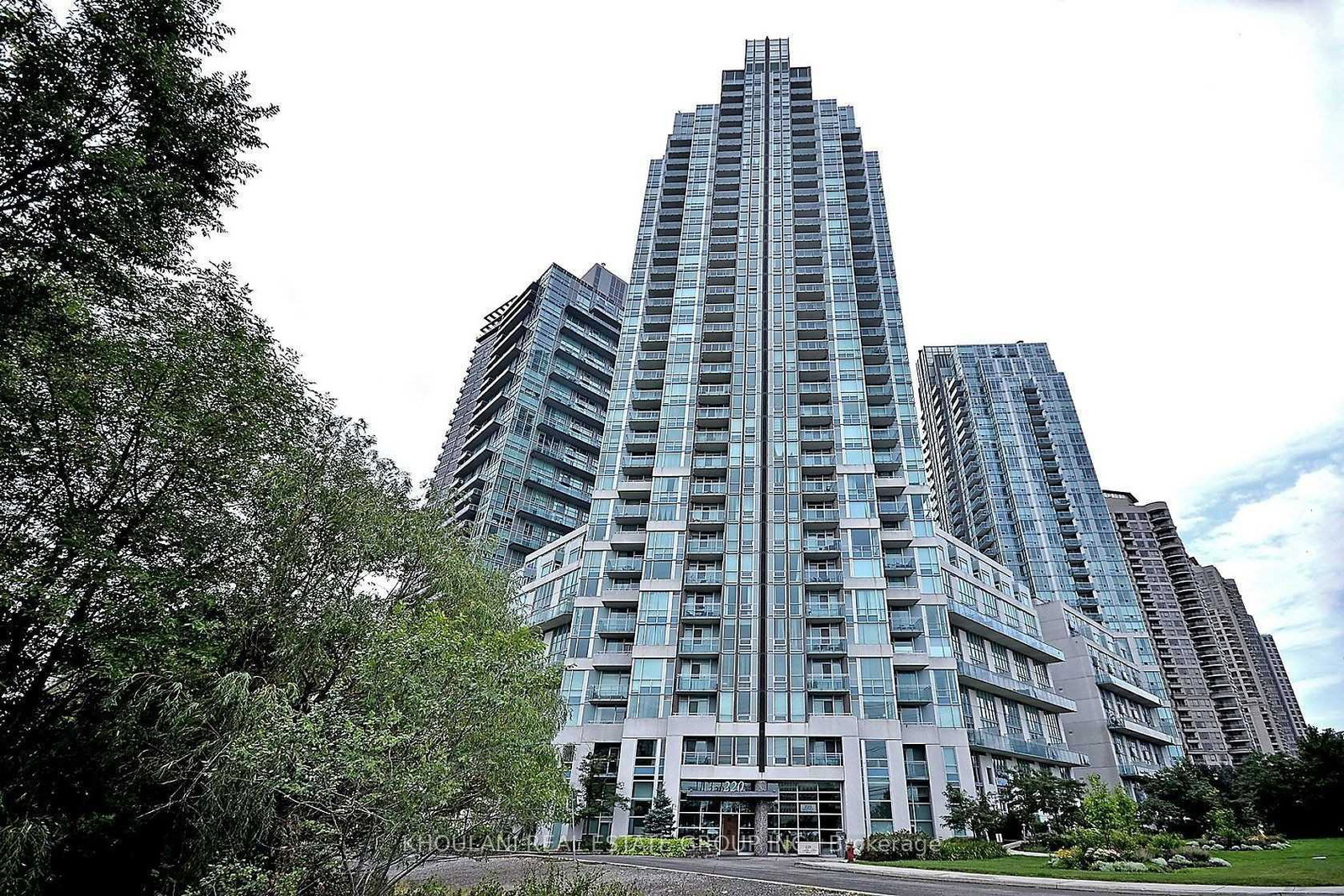 220-burnhamthorpe-road-mississauga-ontario-w13622818