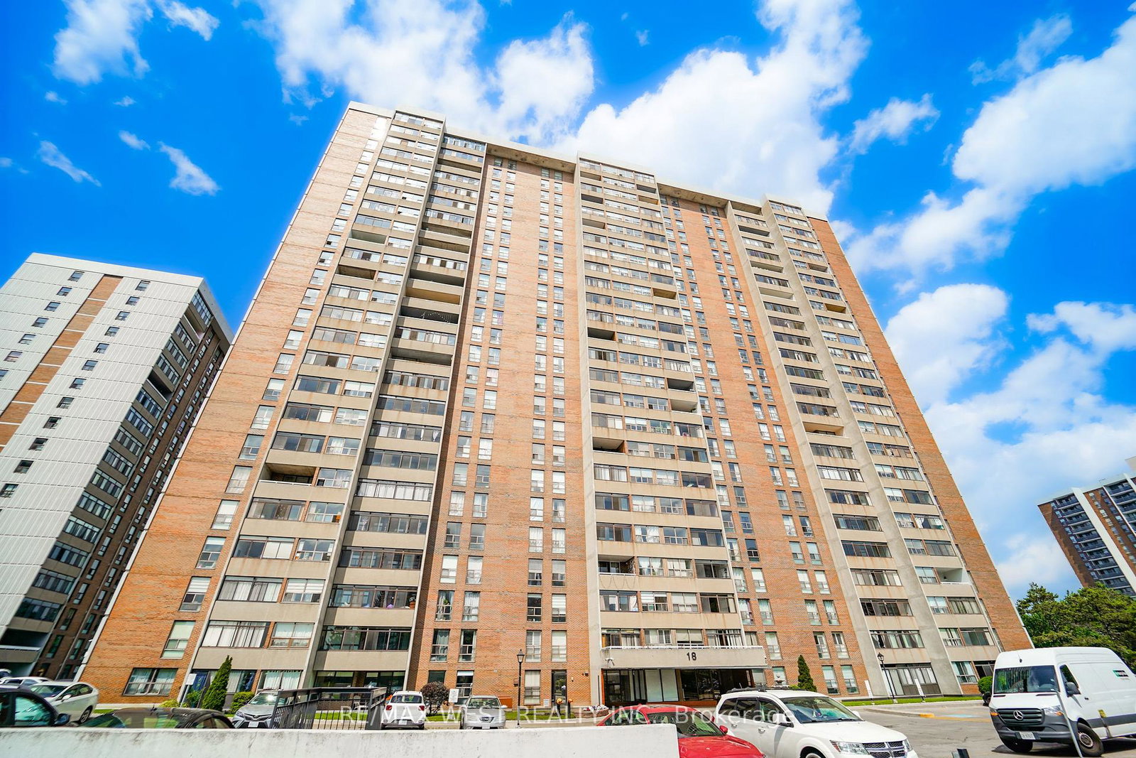 18-knightsbridge-road-brampton-ontario-w13623000