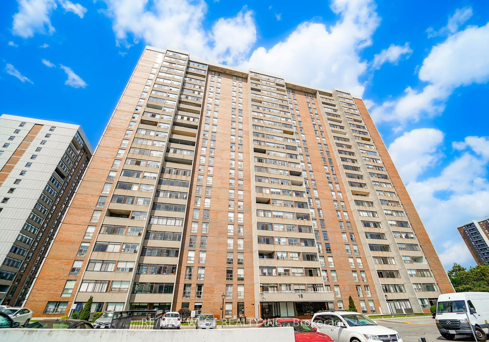 18-knightsbridge-road-brampton-ontario-w13623000