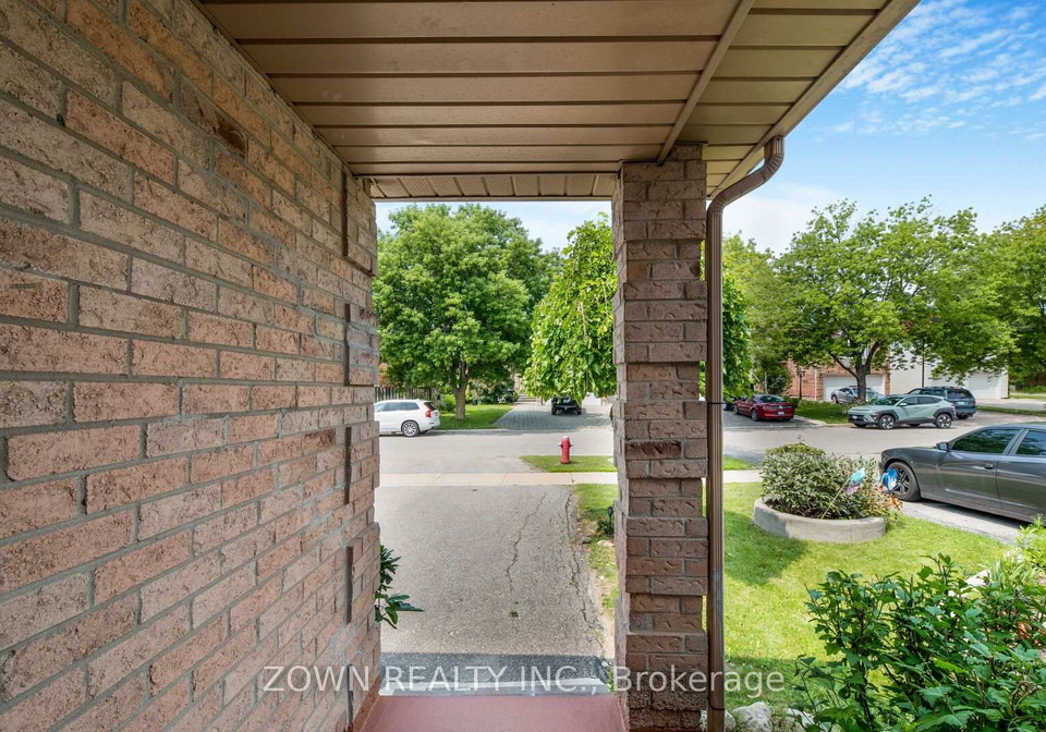 1542-kirkrow-crescent-mississauga-ontario-w13623112