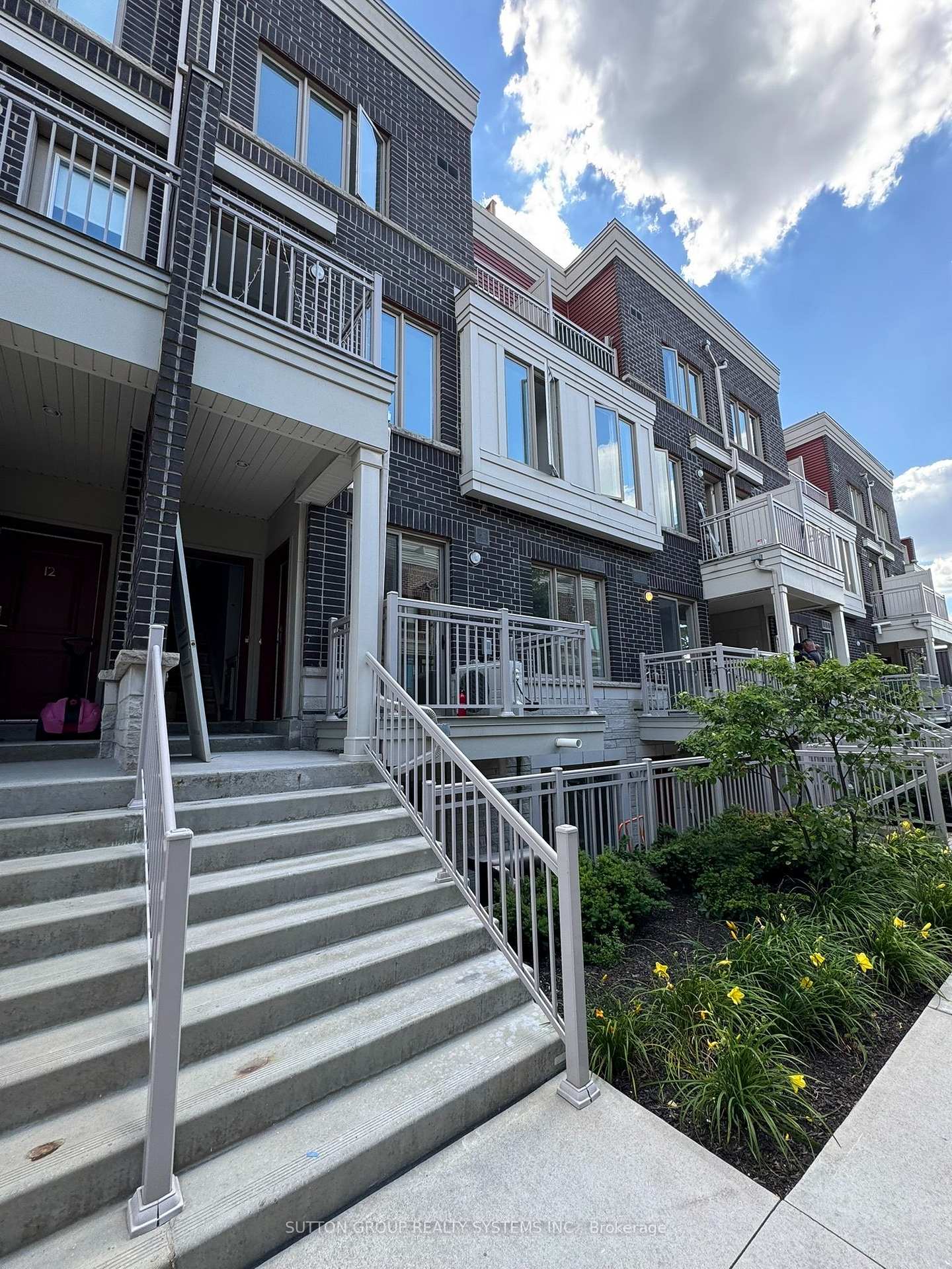 90-eastwood-park-gardens-toronto-etobicoke-ontario-w13623606