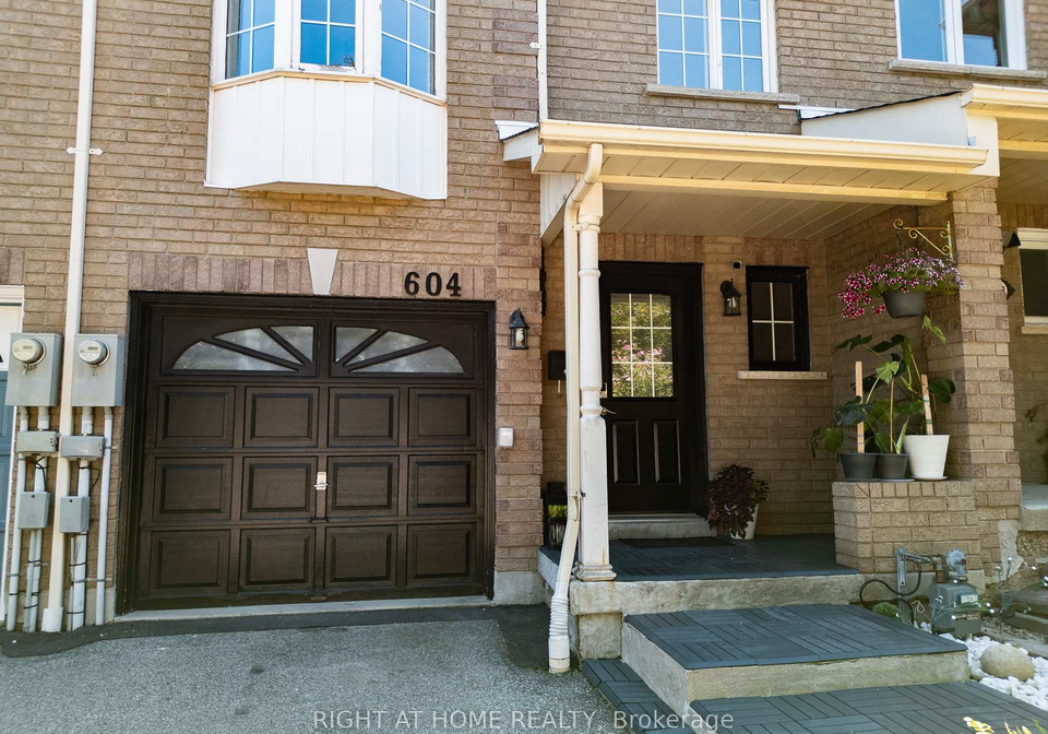 604-lumberton-crescent-mississauga-ontario-w13623782