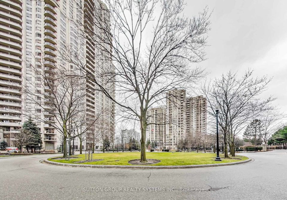 45-kingsbridge-garden-circle-n-mississauga-ontario-w13623828