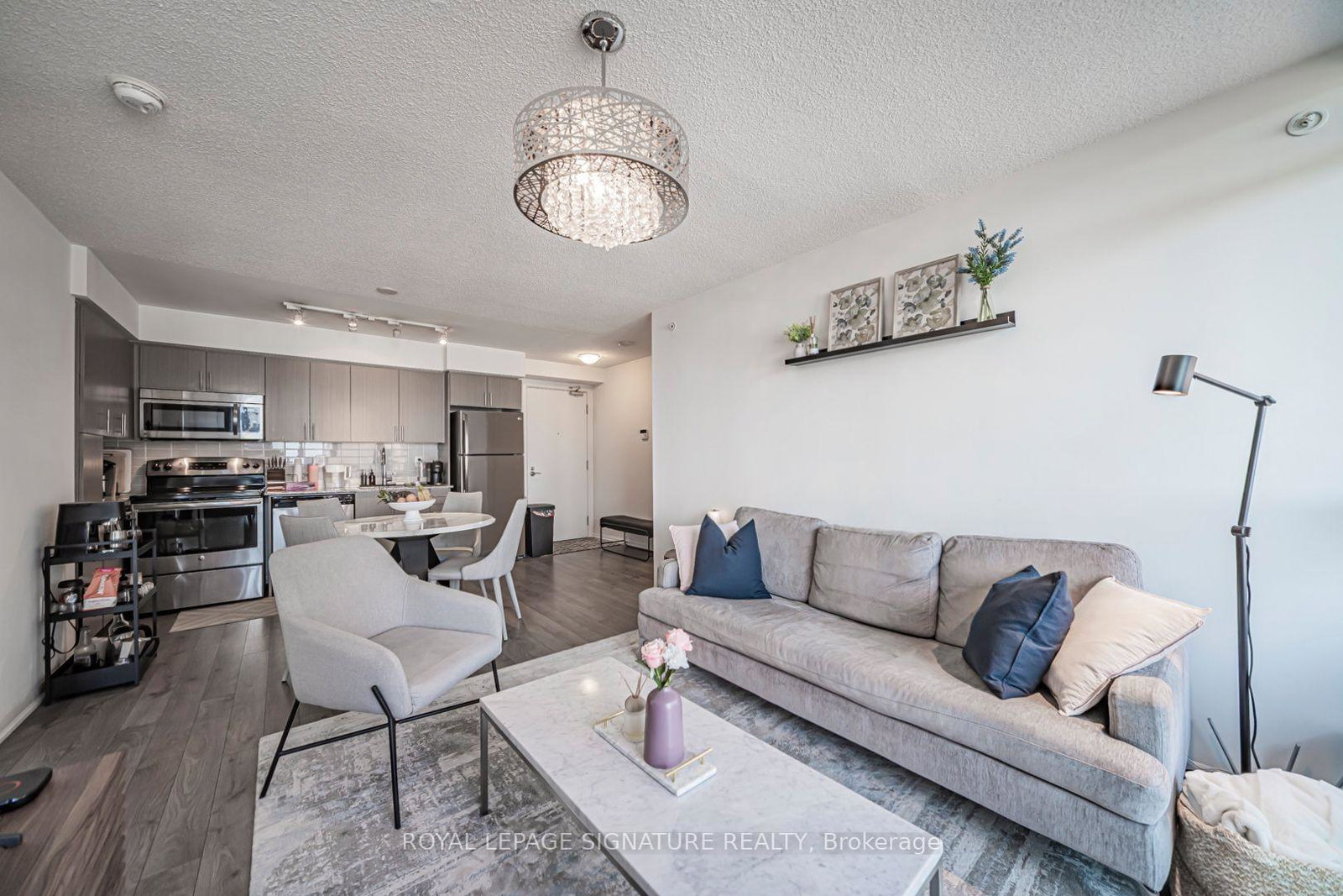 830-lawrence-avenue-w-toronto-north-york-ontario-w13624556