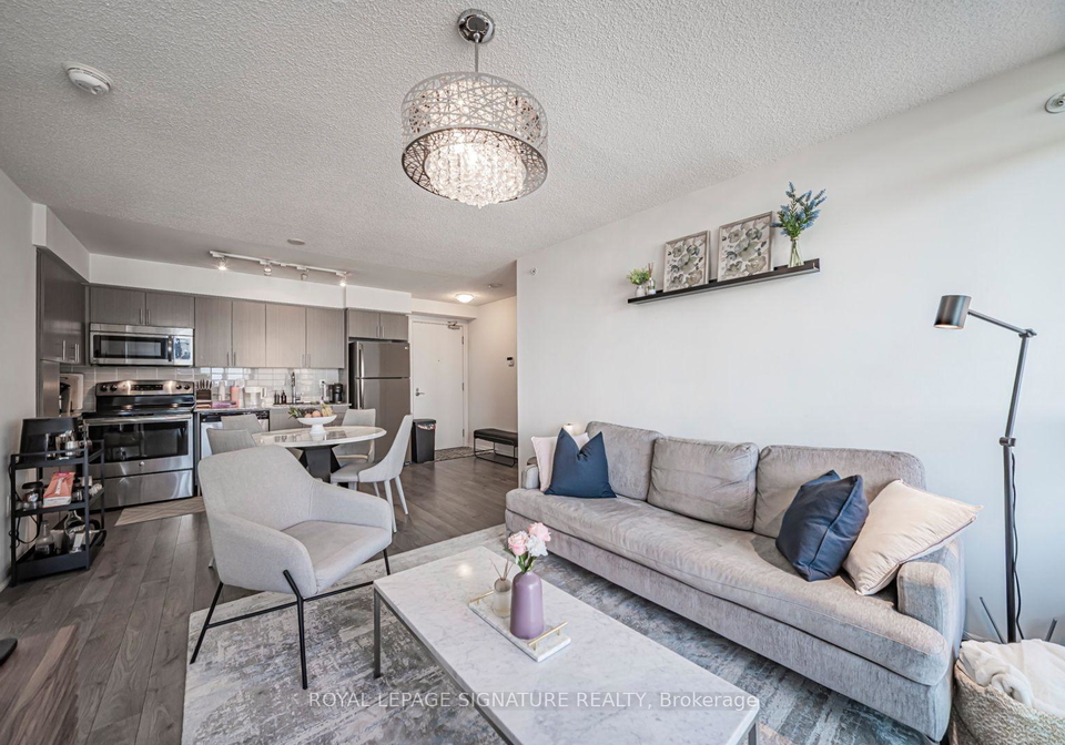 830-lawrence-avenue-w-toronto-north-york-ontario-w13624556