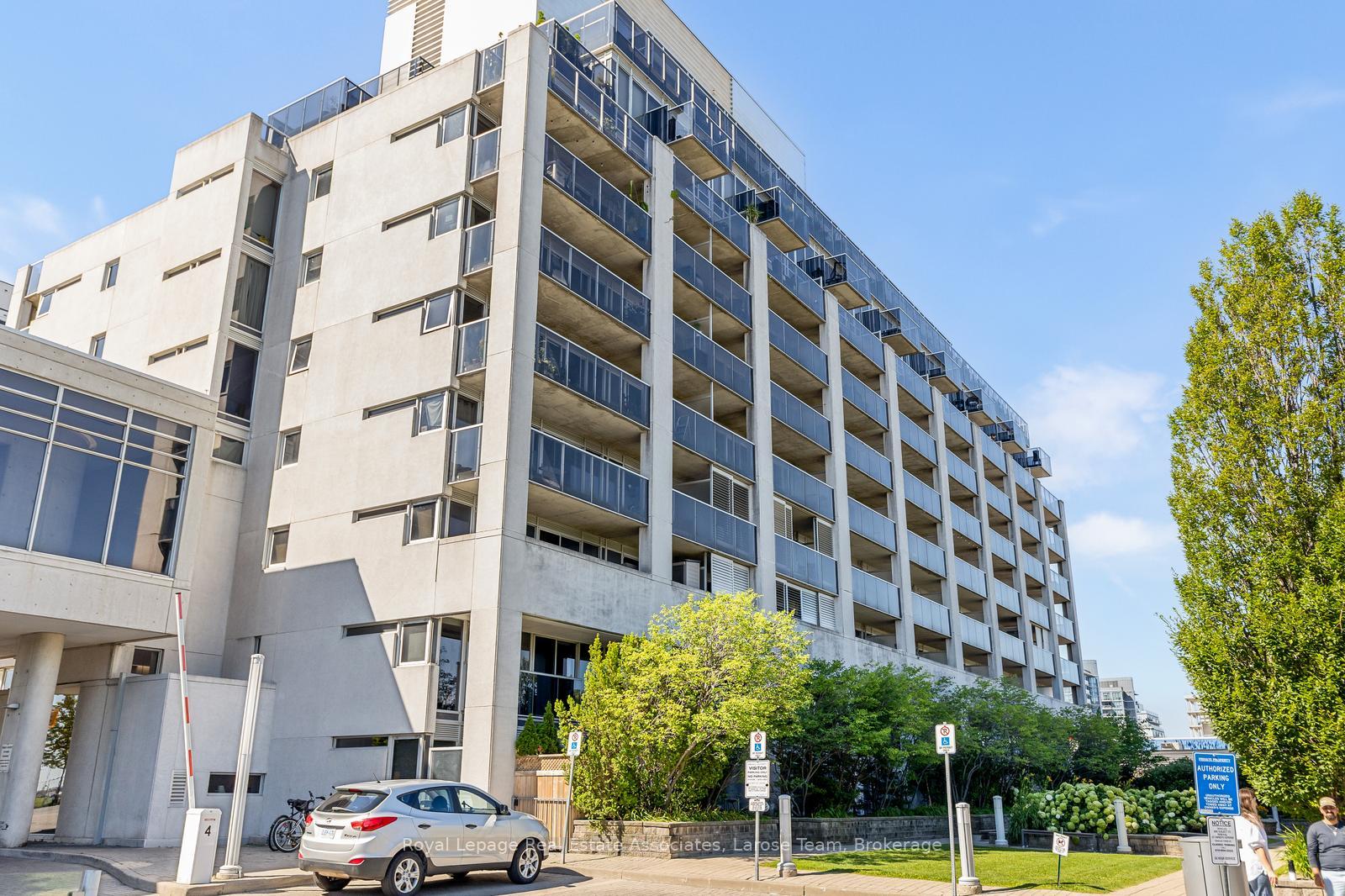 1050-the-queensway-avenue-toronto-etobicoke-ontario-w13624986