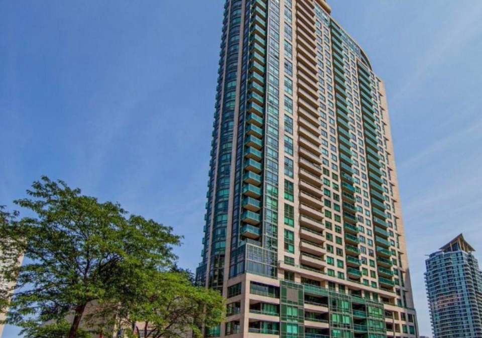 208-enfield-place-mississauga-ontario-w13624998