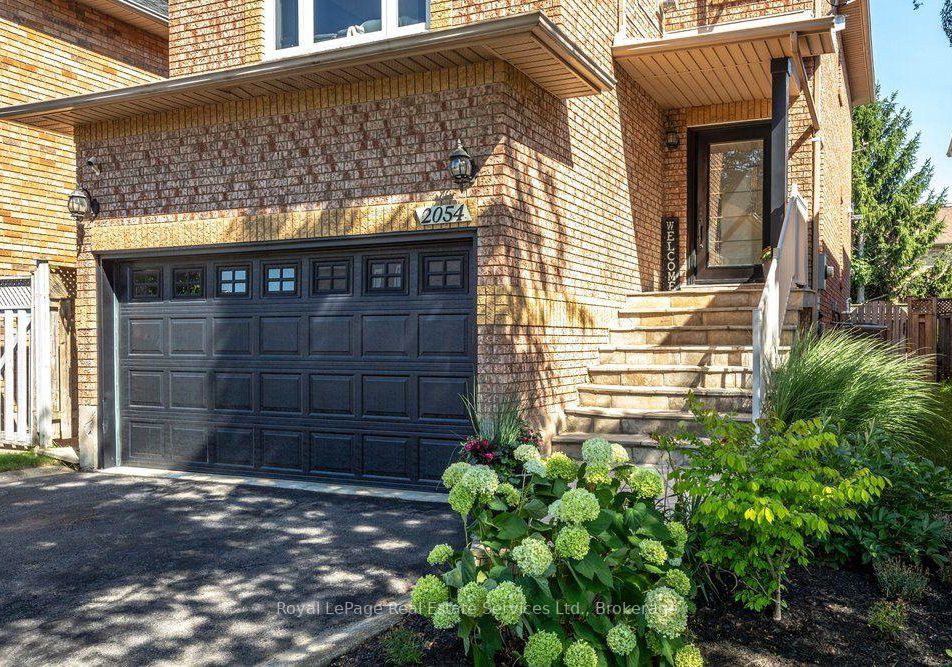 2054-westmount-drive-oakville-ontario-w13625052
