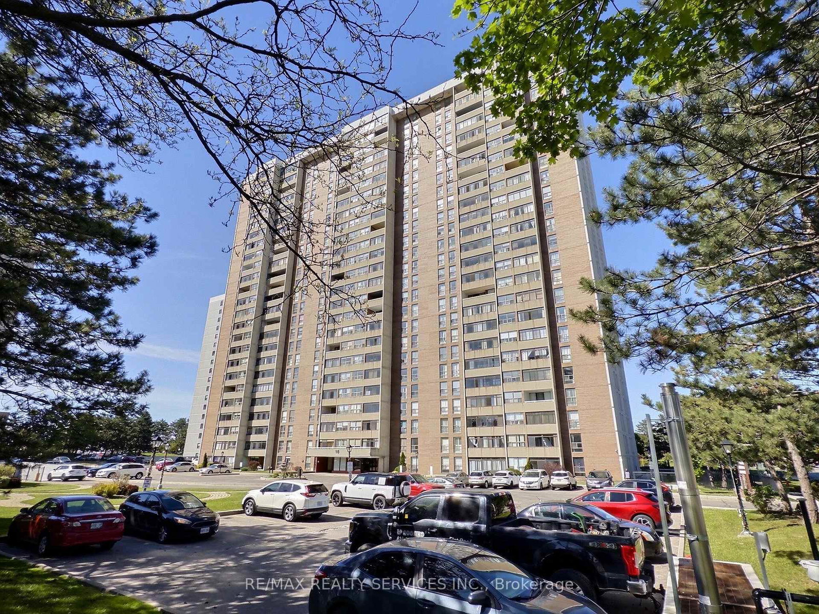 18-knightsbridge-road-brampton-ontario-w13625088