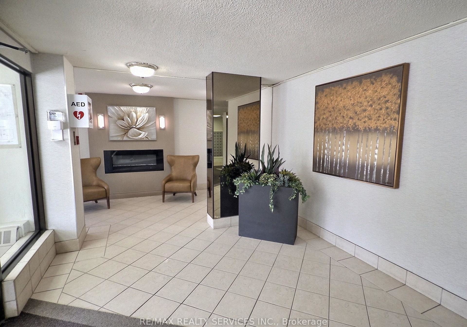 18-knightsbridge-road-brampton-ontario-w13625088