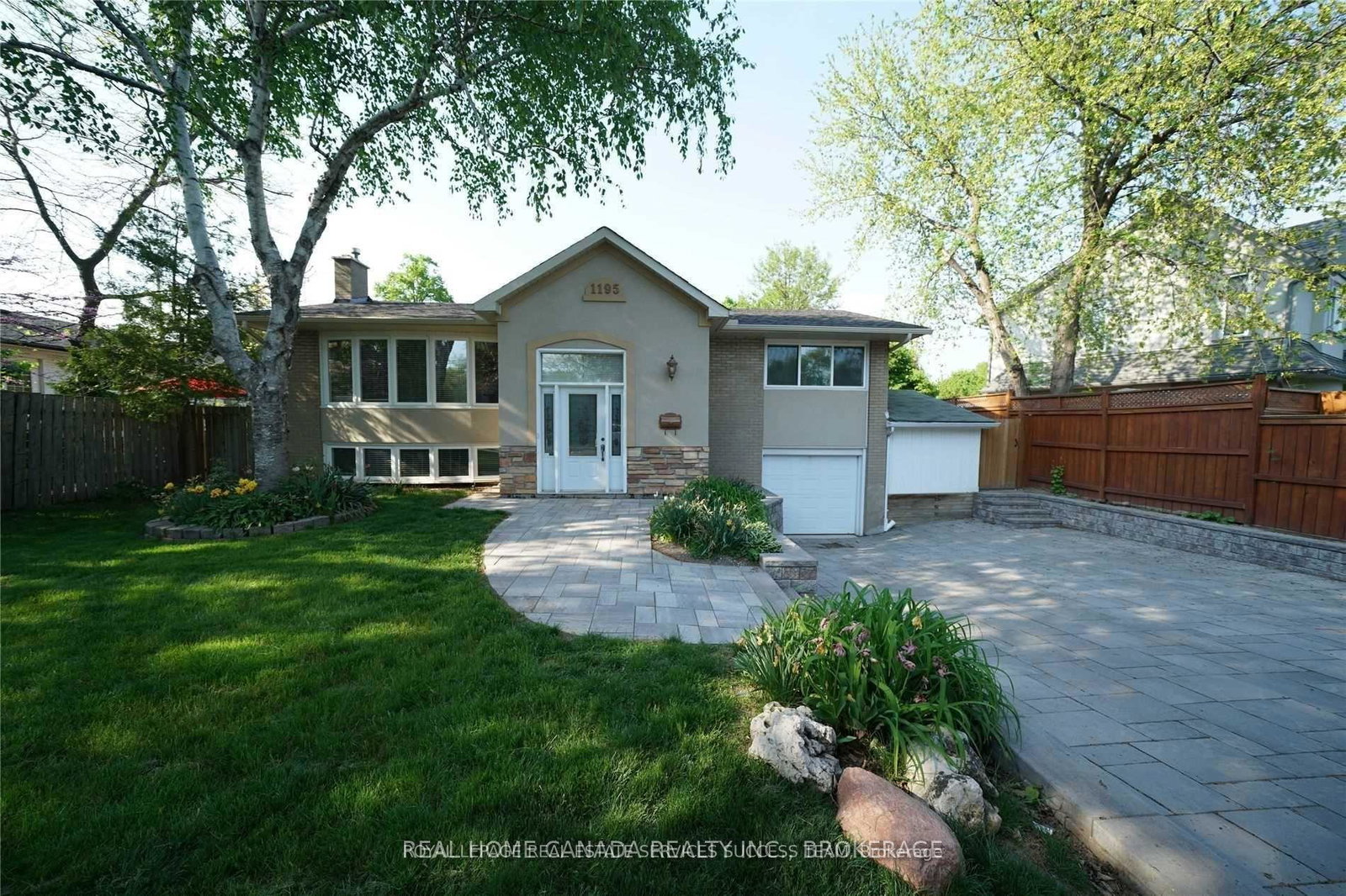 1195-holton-heights-drive-oakville-ontario-w13625162