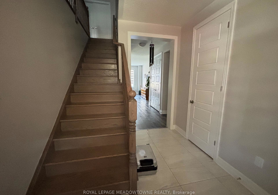 523-bellflower-court-milton-ontario-w13625238