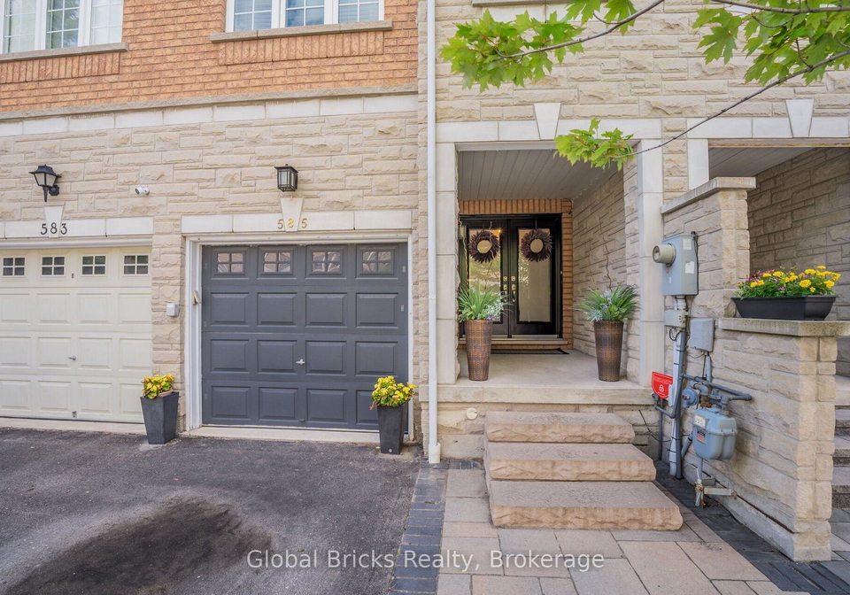 585-candlestick-circle-mississauga-ontario-w13625292