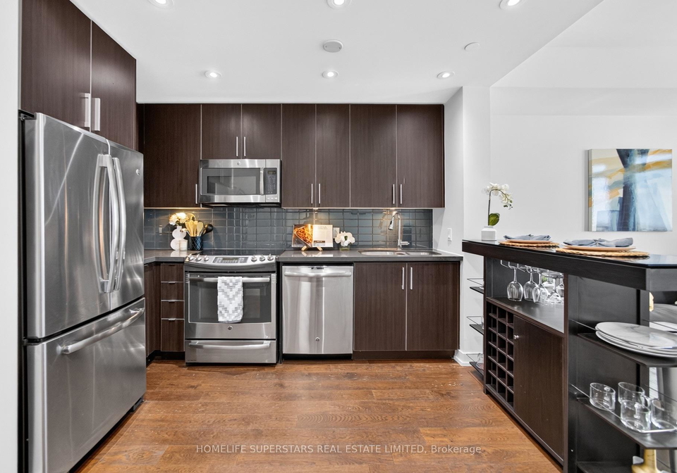 2212-lake-shore-boulevard-w-toronto-etobicoke-ontario-w13625298