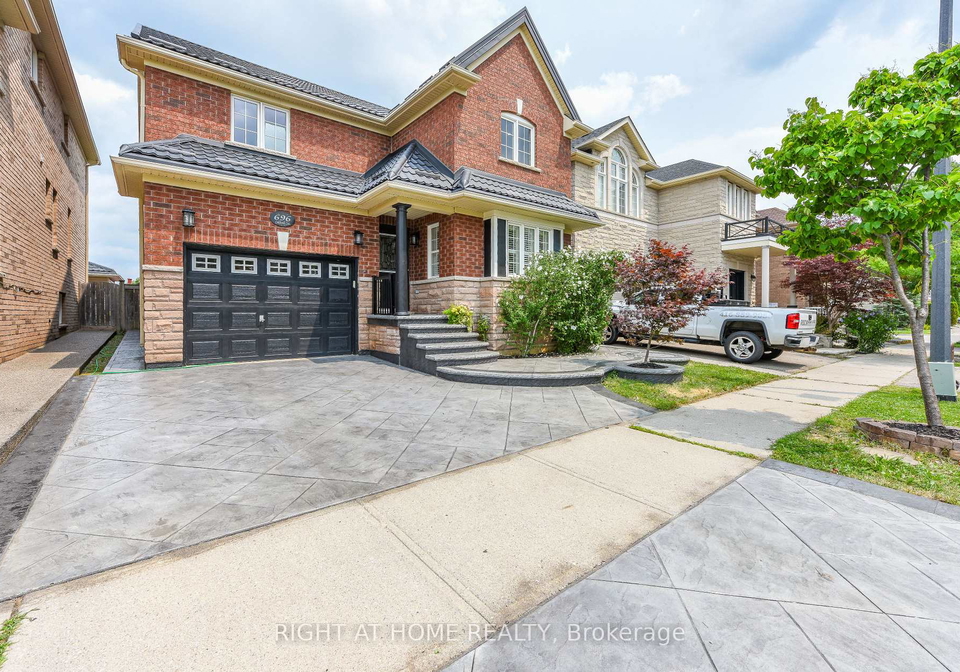 696-caldwell-crescent-milton-ontario-w13625638
