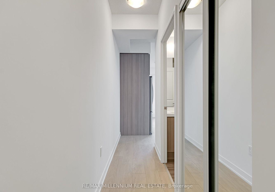 8-nahani-way-mississauga-ontario-w13625758
