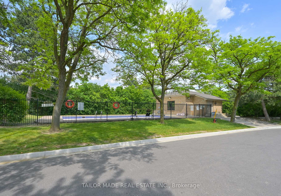 guildford-crescent-brampton-ontario-w13626184