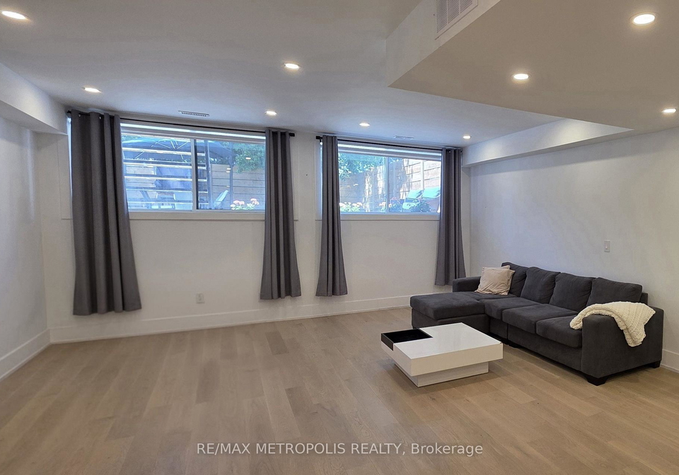 1218a-islington-avenue-toronto-etobicoke-ontario-w13626298