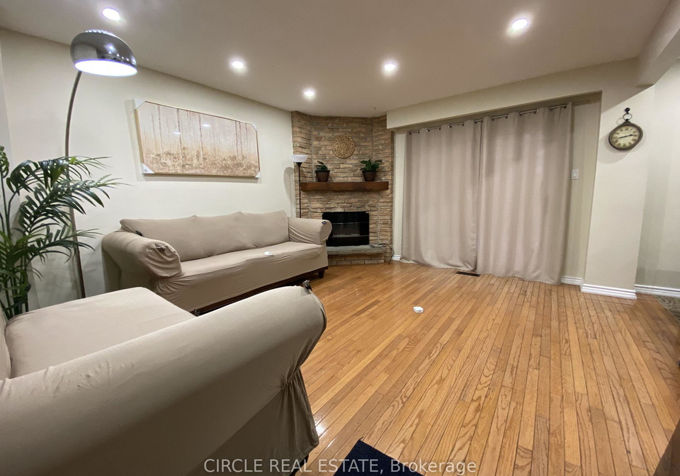 35-fanshawe-drive-brampton-ontario-w13627222