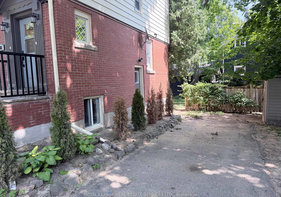 302-maple-avenue-oakville-ontario-w13627310