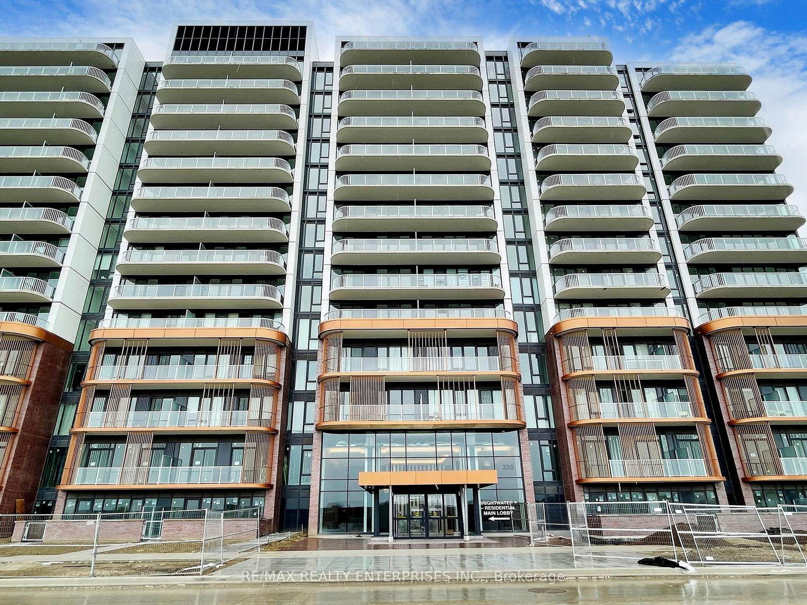 220-missinnihe-way-mississauga-ontario-w13627502