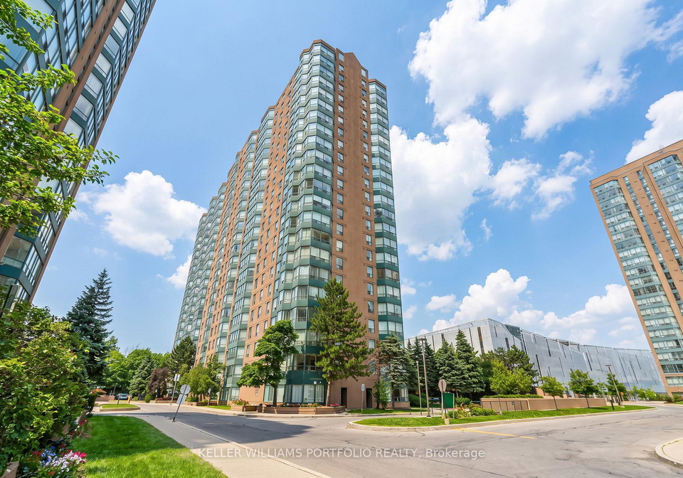 135-hillcrest-avenue-mississauga-ontario-w13627662