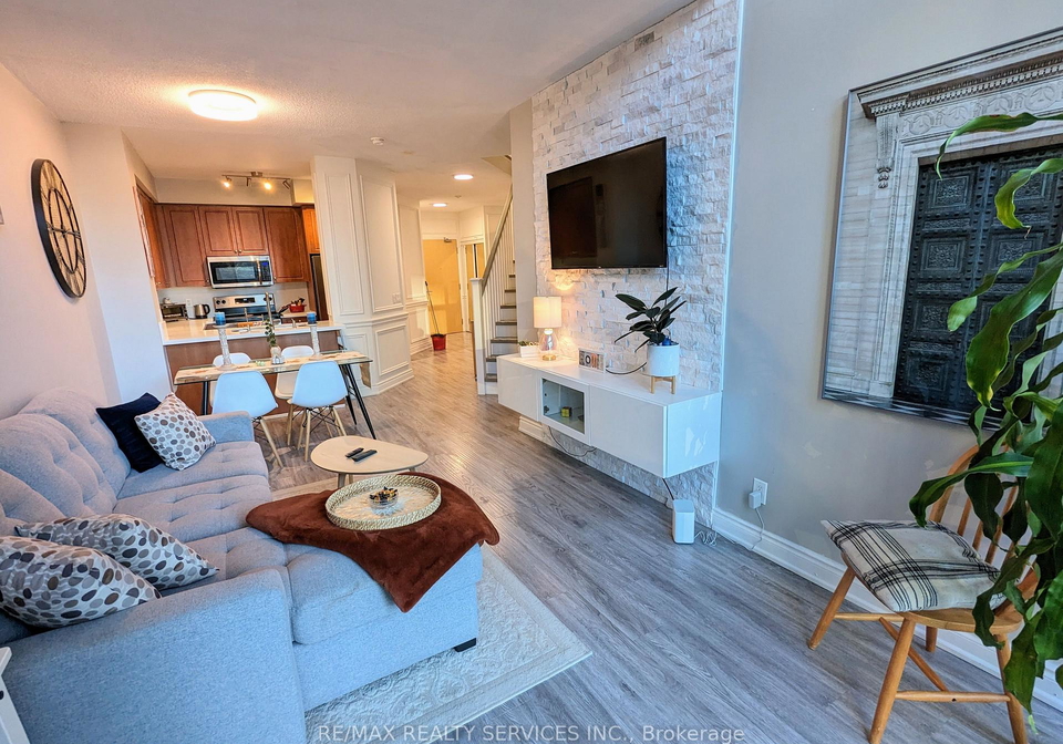 220-burnhamthorpe-road-w-mississauga-ontario-w13628252