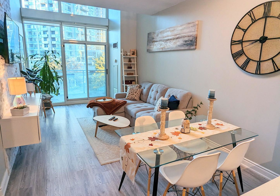 220-burnhamthorpe-road-w-mississauga-ontario-w13628252
