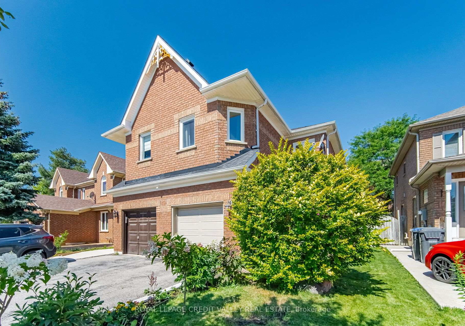 8-pressed-brick-drive-brampton-ontario-w13628312