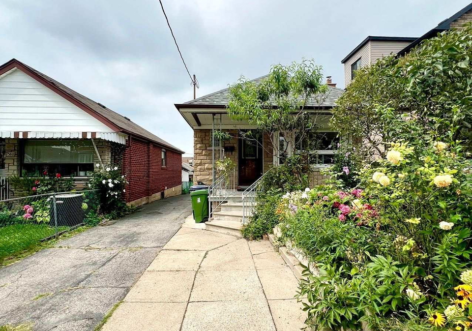 354-kane-avenue-toronto-toronto-ontario-w13629086