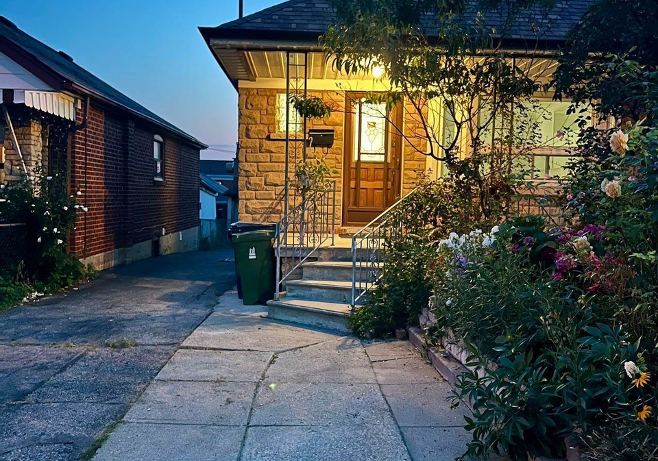354-kane-avenue-toronto-toronto-ontario-w13629086