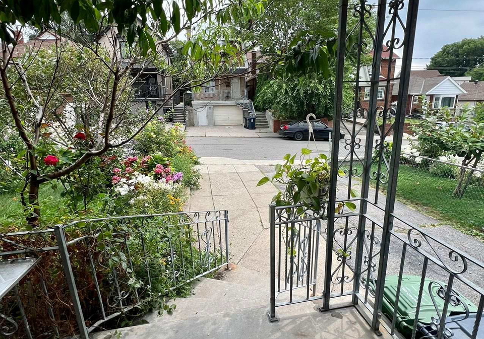 354-kane-avenue-toronto-toronto-ontario-w13629086