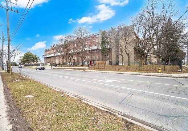 10-eddystone-avenue-toronto-york-ontario-w13629132