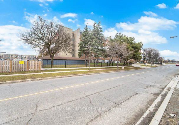 10-eddystone-avenue-toronto-york-ontario-w13629132
