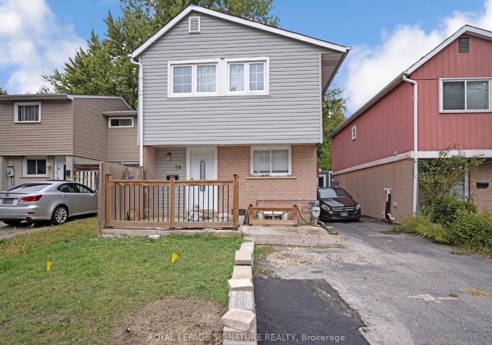 19-gatsby-square-brampton-ontario-w13629148