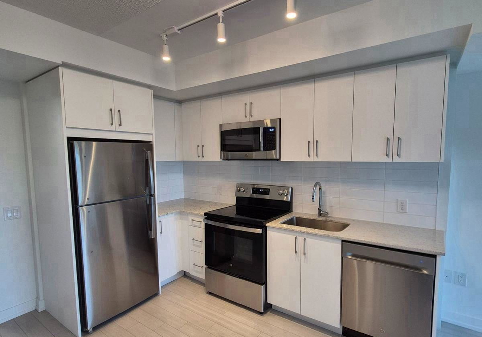 4010-eglinton-avenue-w-toronto-etobicoke-ontario-w13629216