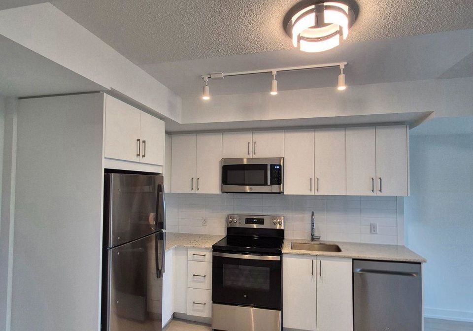 4010-eglinton-avenue-w-toronto-etobicoke-ontario-w13629216