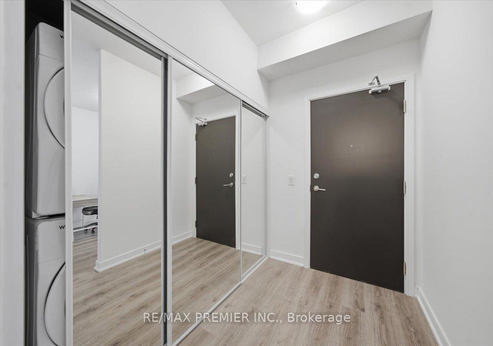 25-neighbourhood-lane-toronto-etobicoke-ontario-w13629828