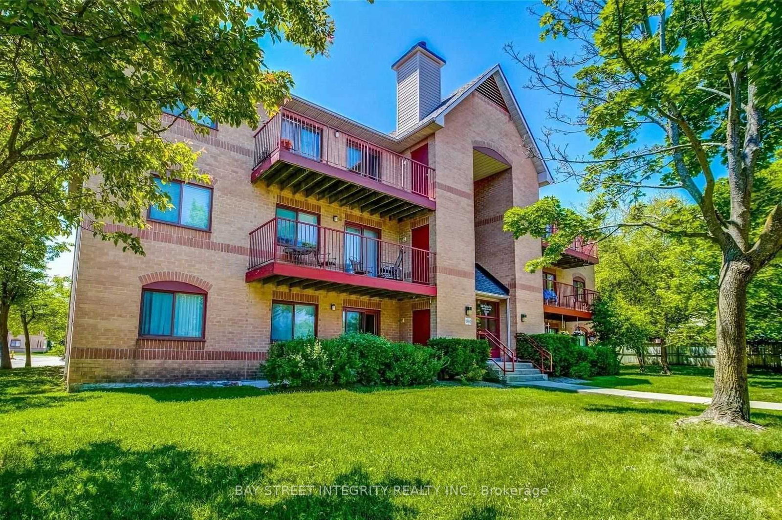 1498-pilgrims-way-oakville-ontario-w13629930