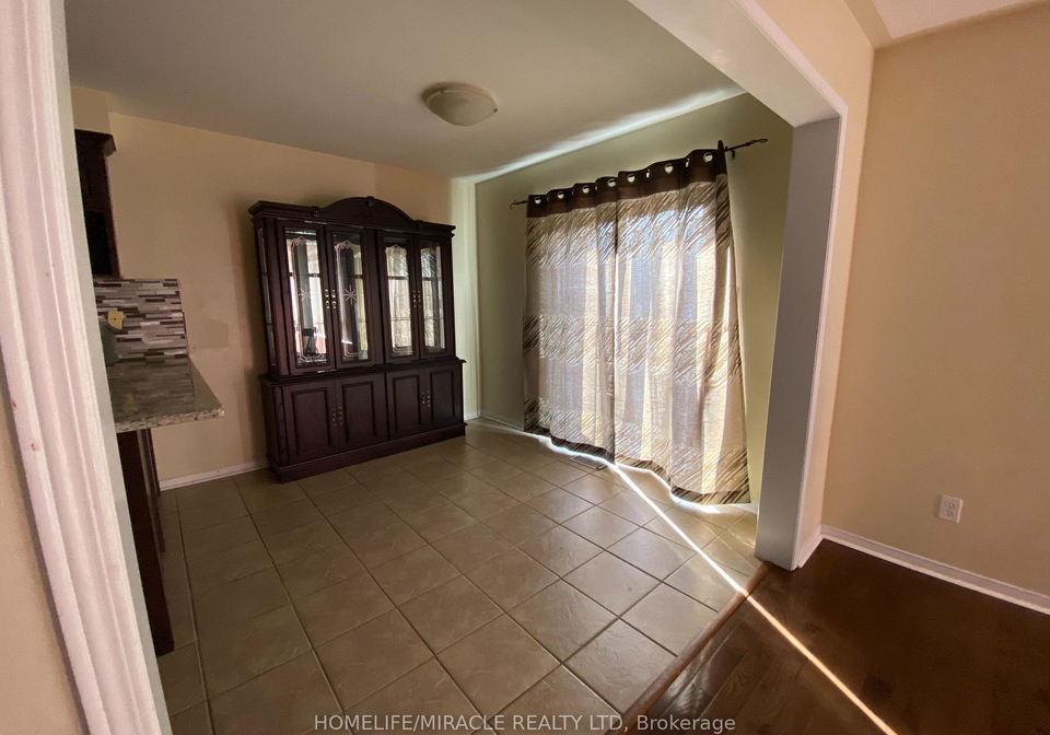 7419-magistrate-terrace-mississauga-ontario-w13629938