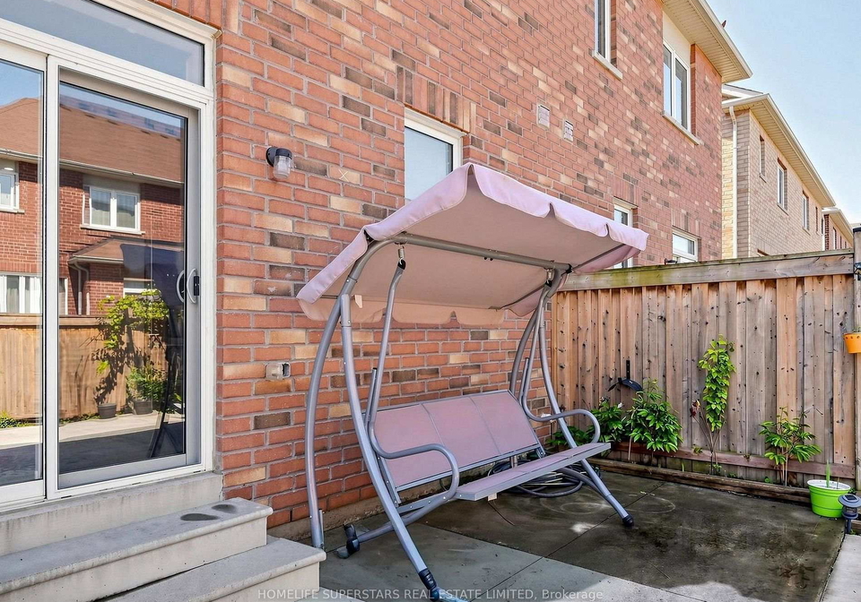 22-pentonville-road-brampton-ontario-w13631066