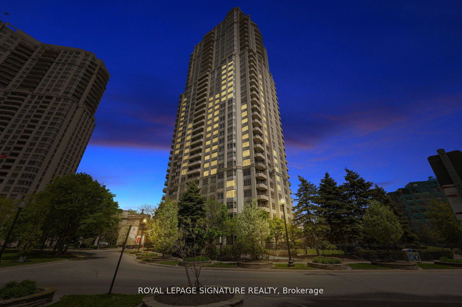 25-kingsbridge-garden-circle-mississauga-ontario-w13631662