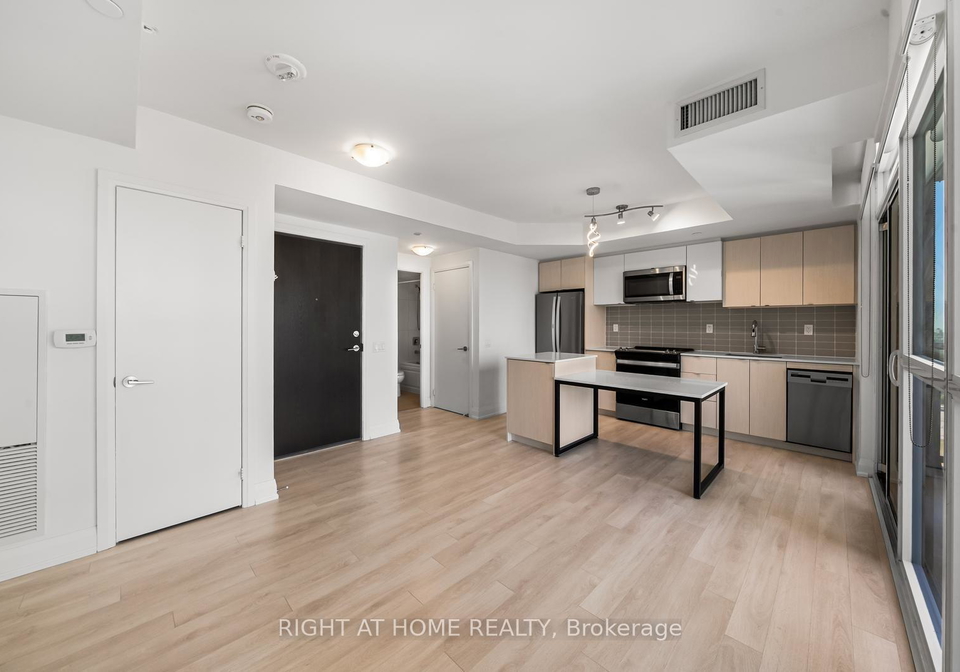 1461-lawrence-avenue-w-toronto-north-york-ontario-w13632282