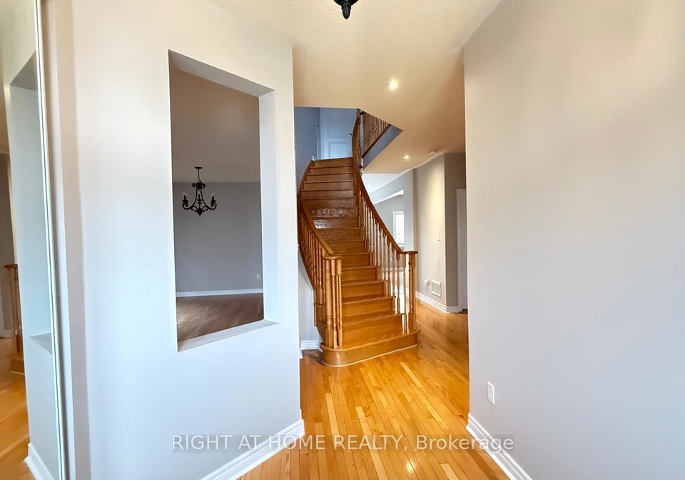 28-laurentide-crescent-brampton-ontario-w13632440