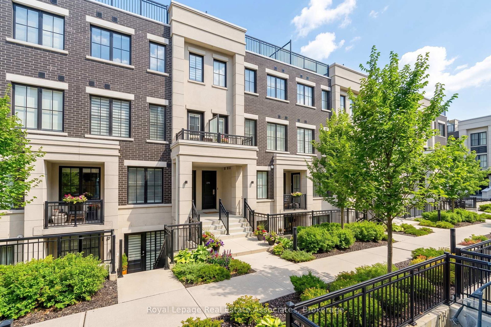 657-cricklewood-drive-mississauga-ontario-w13633196
