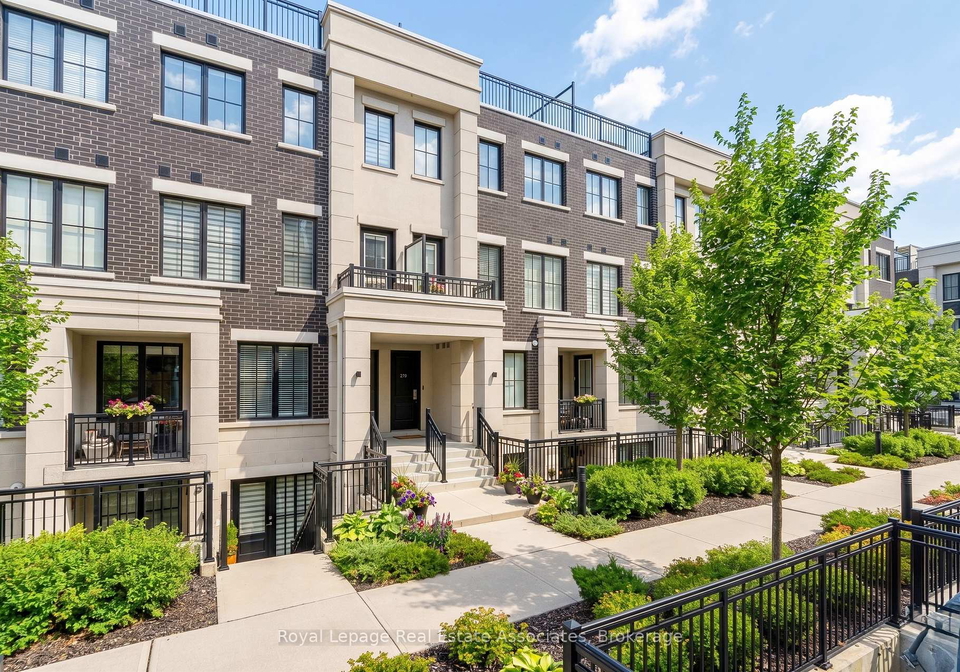 657-cricklewood-drive-mississauga-ontario-w13633196