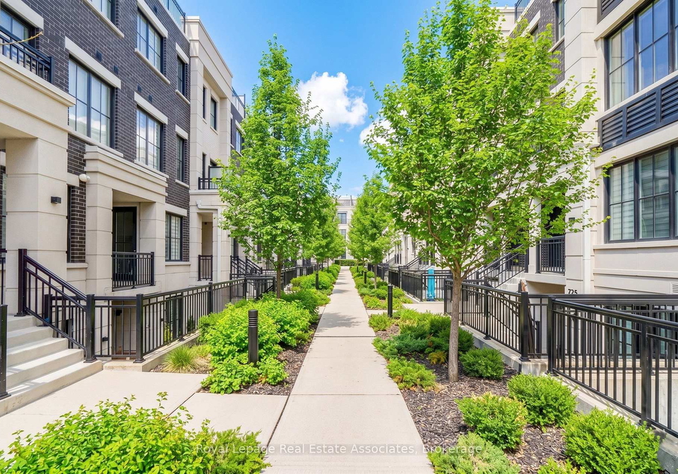 657-cricklewood-drive-mississauga-ontario-w13633196